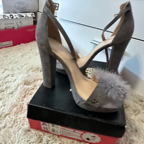 Gray Heels with Faux Fur | Damaged Fur! | Size 9 - Picture 5 of 6